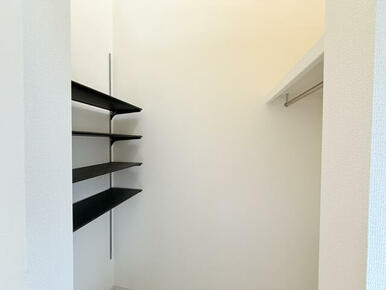 【(1)号棟 玄関土間収納】