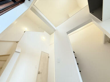 【(1)号棟 玄関】