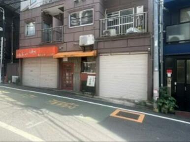 店舗前