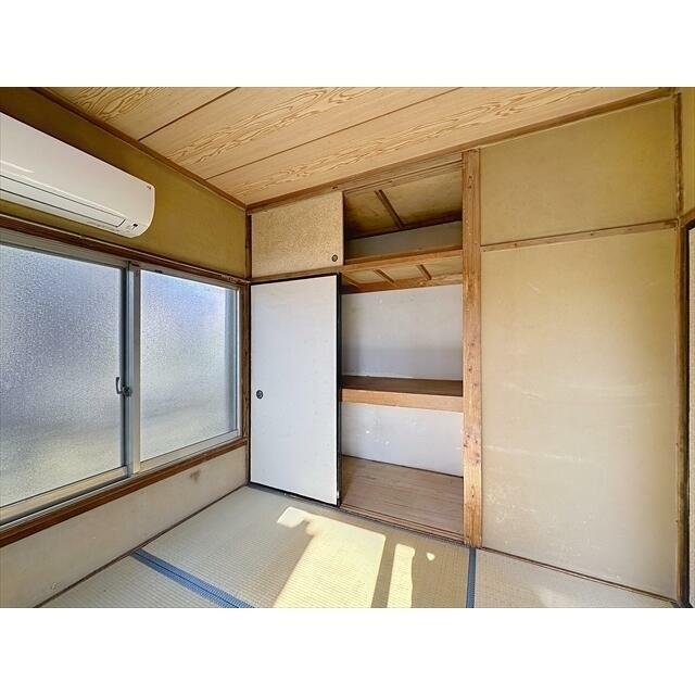 天井の高さまで入る押入れ