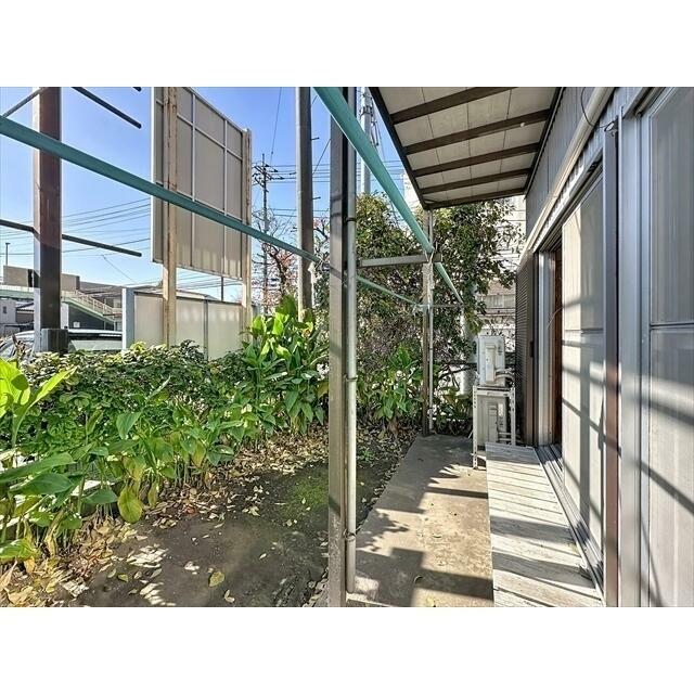 縁側と庭的スペースが使えます