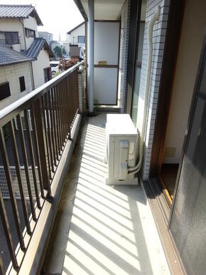 洗濯物が良く乾きそうな南西向きのバルコニーです