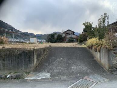 前面道路から見た土地