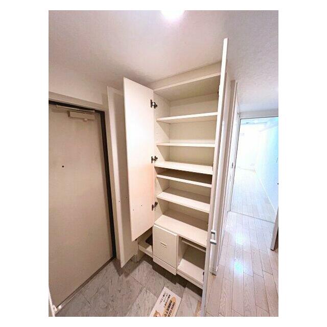 収納力のあるシューズボックス付