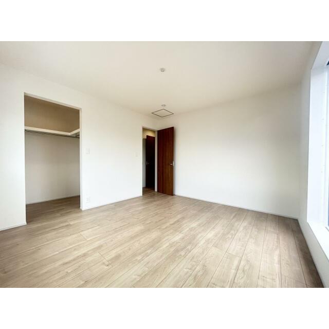 朝日をあびて、体内時計をリセット。清々しい朝の光をあびて、すっきりと目覚める。一日のスタートに大切な