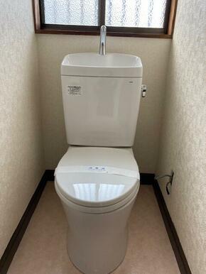 ２Ｆトイレ　２階にもトイレがあり、階段を使わず楽々です。