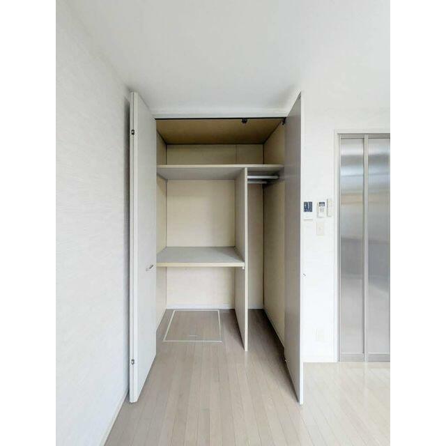 【収納】ハンガーラックと中段有りの合わせタイプのクローゼットです♪