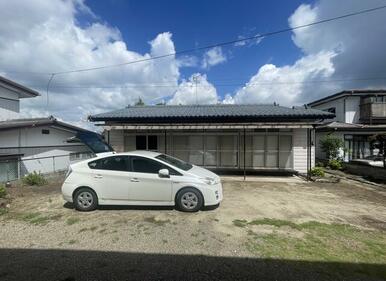 余裕のある敷地７０坪・南に庭スペース＋駐車スペースで陽当たり良！