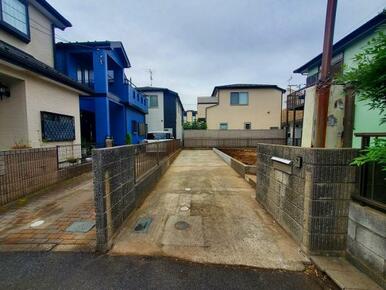 駐車縦列2台可能。