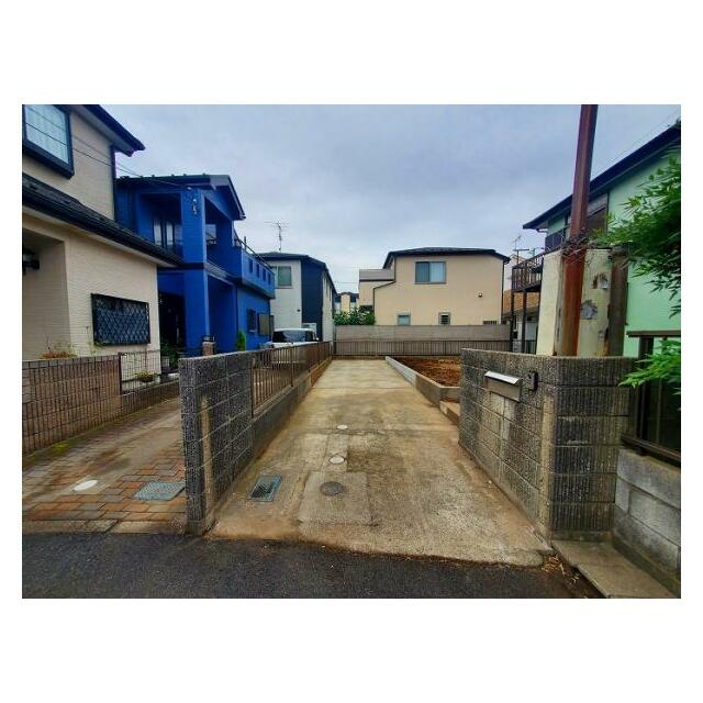 駐車縦列2台可能。