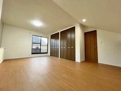 「洋室約10.9帖」収納が豊富なお部屋です。寝室にもおすすめです。