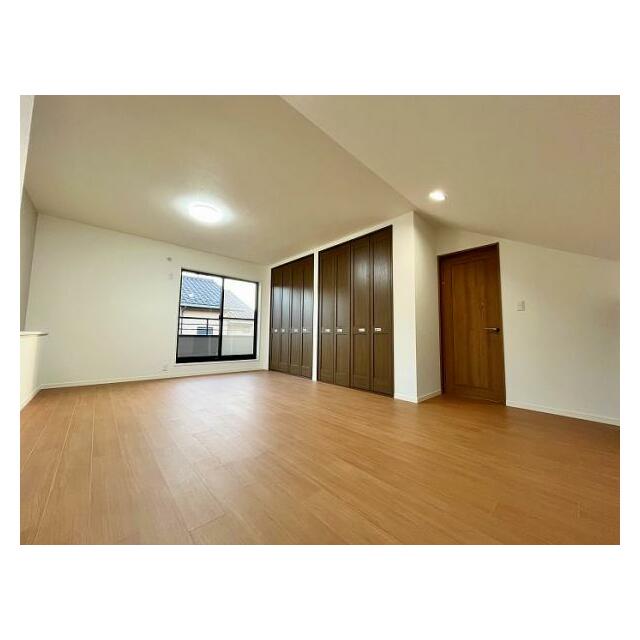 「洋室約10.9帖」収納が豊富なお部屋です。寝室にもおすすめです。