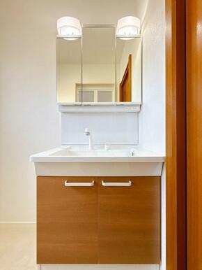 「脱衣所」洗面台は新品交換済みです