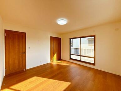 「2階南西側洋室」別角度からのお写真です