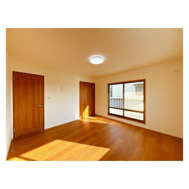 「2階南西側洋室」別角度からのお写真です