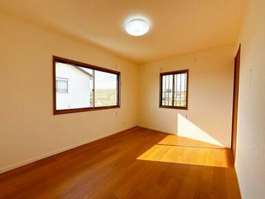 「2階北西側洋室」約6.5帖ございます