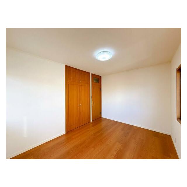 「2階南東側洋室」約6帖ございます