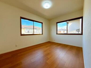 「2階北東側洋室」約6帖ございます