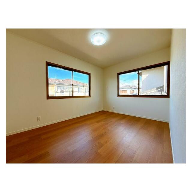 「2階北東側洋室」約6帖ございます