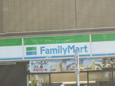 ファミリーマート代田橋駅前店