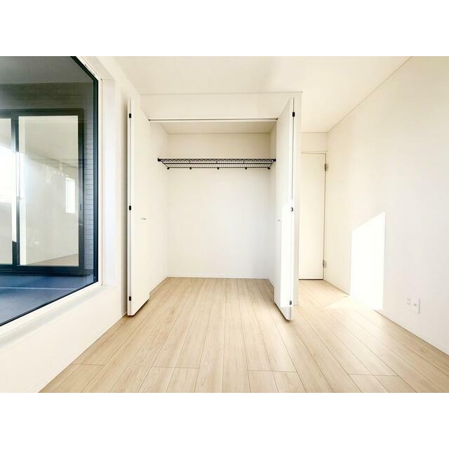 2階洋室には大容量のクローゼットが各部屋にあります。 洋服選びが楽しくなりますね♪