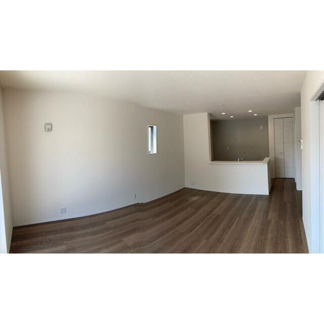 リラックスできる場所だからリビングは家具＆レイアウトにこだわりたい！（1号棟）