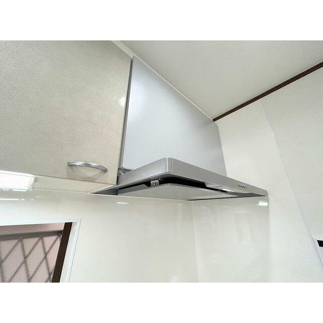 「キッチン」換気扇はフラットスリムを採用しております。