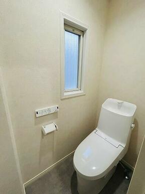 「2階トイレ」ウォシュレット付きトイレに新品交換しております。