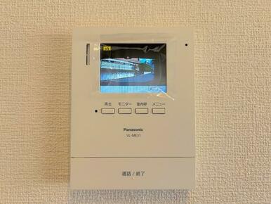 「モニター付きインターホン」セキュリティ面が安心のモニター付きインターホン。新品に交換しております。