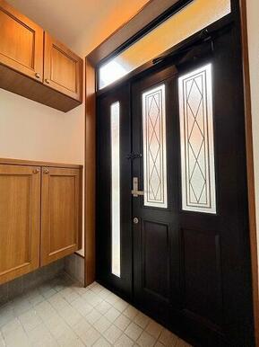 「玄関」嬉しい収納付きです。