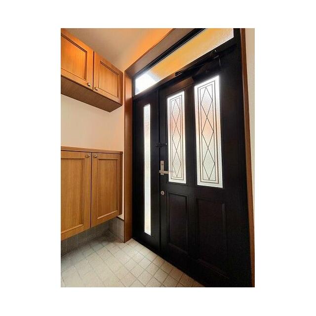 「玄関」嬉しい収納付きです。