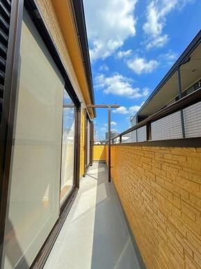 「バルコニー」南向きで陽当たり良好です。