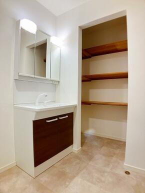 脱衣所　洗面台交換