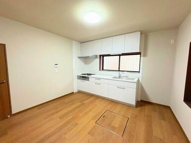 「キッチン」システムキッチン新規交換済み。