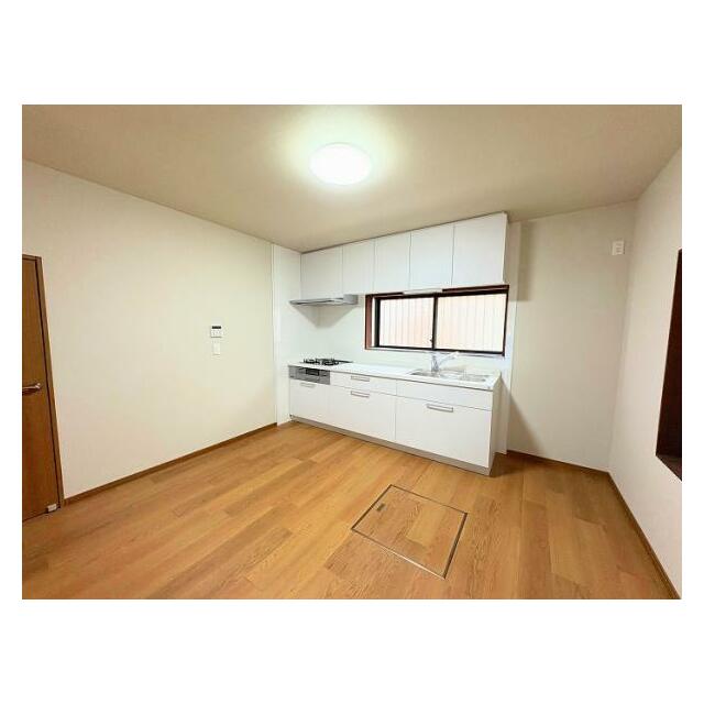 「キッチン」システムキッチン新規交換済み。