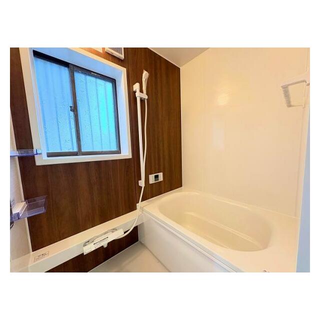 「浴室」新規交換済み。給湯器・パネルも交換しています。