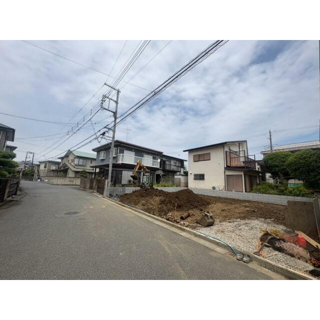 徒歩5分の場所には日用雑貨などのお買い物にも便利なドラッグストアがあります。