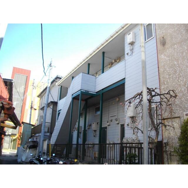 南側、サイデング張りの建物です。