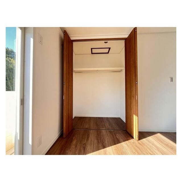 2階東側洋室8帖　収納