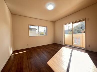 2階東側洋室8帖