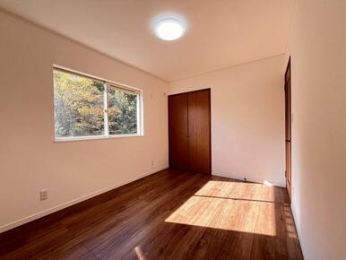 2階西側洋室6帖