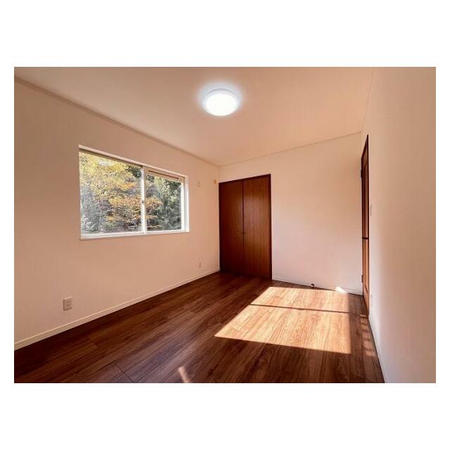 2階西側洋室6帖