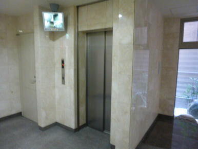 防犯カメラ付エレベーターあり。