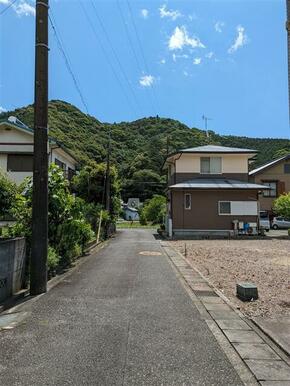 前面道路西側から