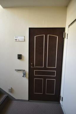 モニター付きインターフォンで安心です