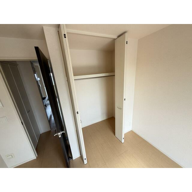 ●洋室クローゼット