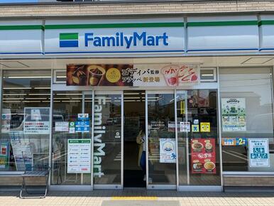 ファミリーマート西小路天神川店