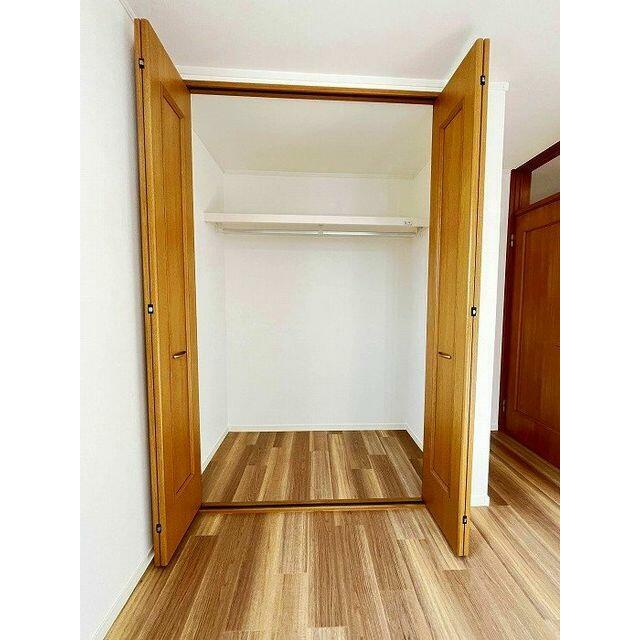 「２南西洋室」各お部屋にクローゼット付の物件です。