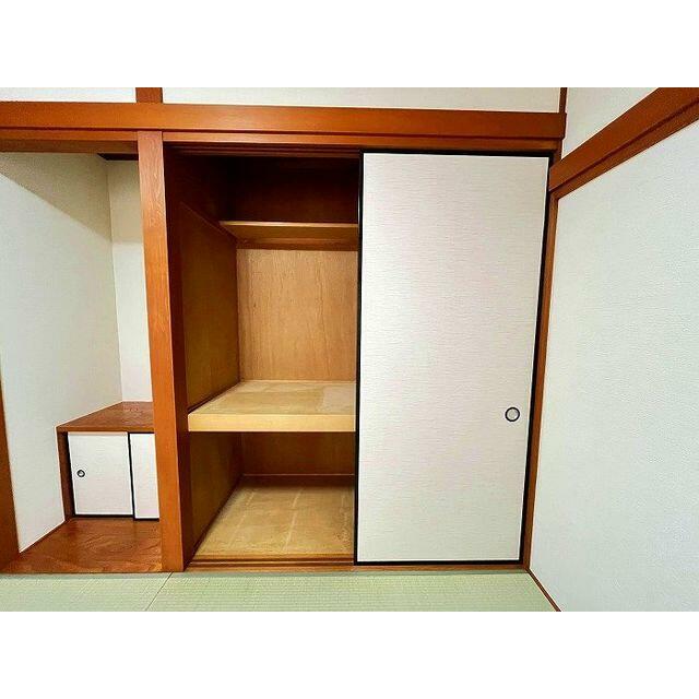 「１階和室」収納がございます。