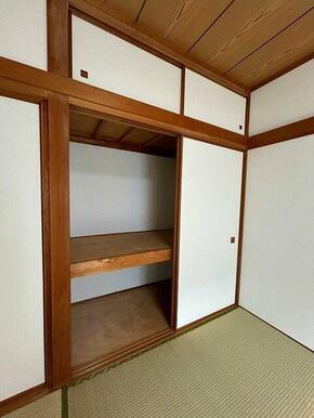 ２階和室約６帖　押し入れ内